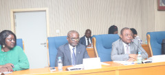 l'Honorable Patrice MOUNDOUNGA MOUITY défend la proposition de loi relative aux politiques publiques devant la Commission des Lois.